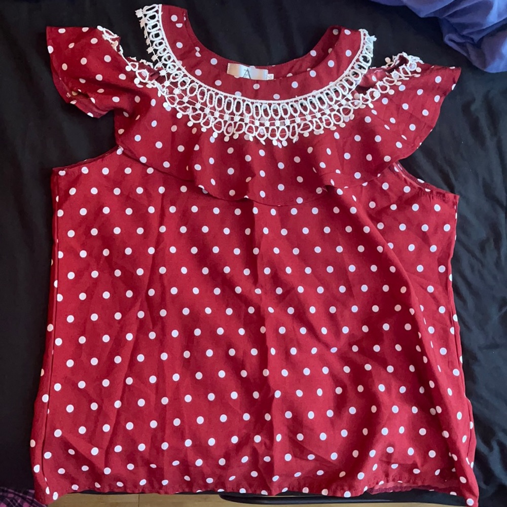 Cute dressy blouse. Red and white size L/XL